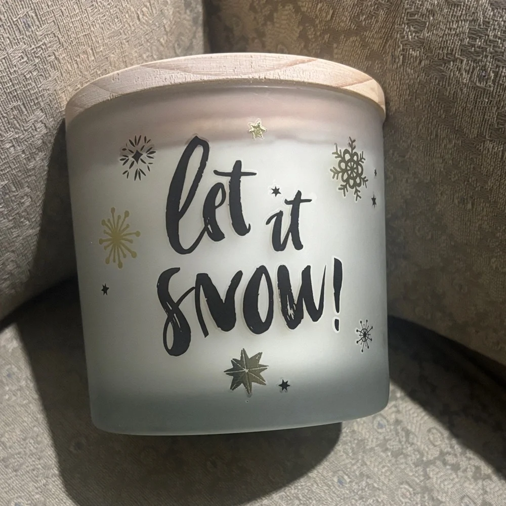 Let It Snow Candle Flashpoint Candles with Wooden Lid